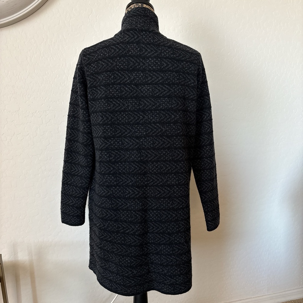 Chiaramente Elegant Textured Women's Cardigan. 70% wool. Made in Italy. - Picture 2 of 7